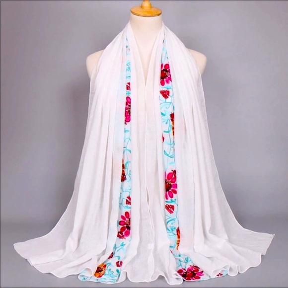 NWOT BOHO WHITE FLORAL EMBROIDERY SCARF/SHAWL - Picture 1 of 4